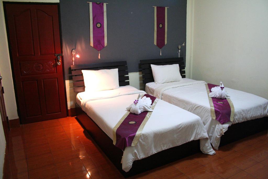 Karon 2Gether Guesthouse الغرفة الصورة