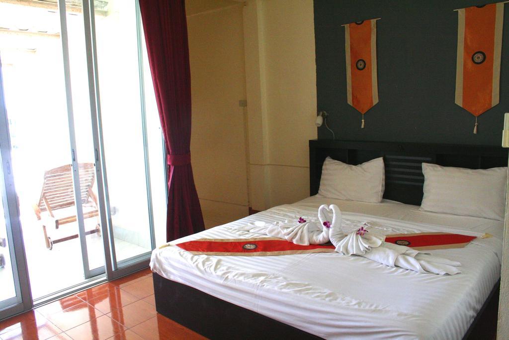 Karon 2Gether Guesthouse الغرفة الصورة
